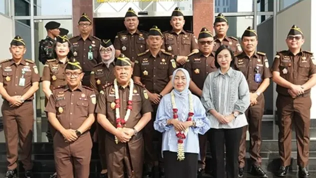 Dr Abdul Qohar memulai pengabdiannya sebagai Kajati Jatim usai dilantik Jaksa Agung