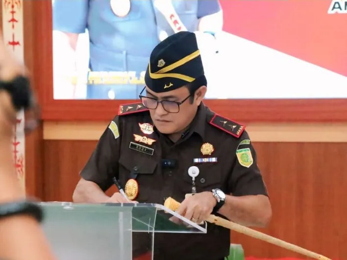 Kajati Maluku Rudy Irmawan, S.H., M.H, Lantik Wakajati dan 4 Kajari Baru: Jabatan Bukan untuk Dilayani tetapi Melayani