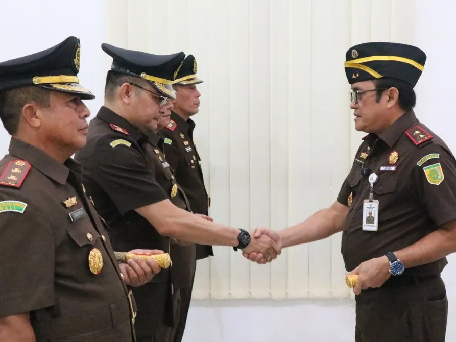 Kajati Maluku Lantik Wakajati dan 4 Kajari Baru: Jabatan Bukan untuk Dilayani tetapi Melayani