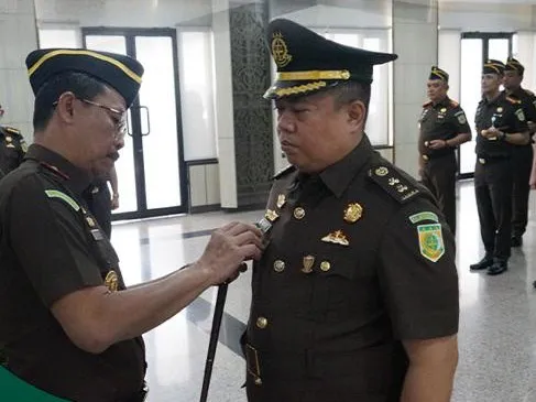 Kajati Kaltim Assoc. Prof. Dr. Supardi, S.H., M.H. lantik pejabat eselon III
