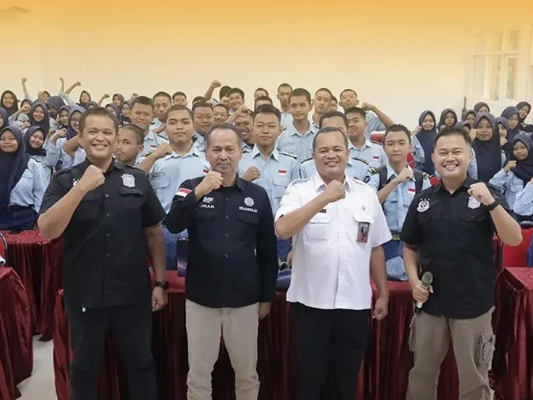 Jaksa Masuk Sekolah, Kasi Penkum Kejati Jatim Bekali Pelajar SMAN 1 Mojokerto Pemahaman Pacaran Sehat dan Bahaya Kekerasan Seksual