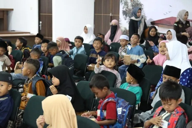 Hadirkan Inovasi Program JAGOAN, Kejari Lombok Tengah Serahkan Hak Sipil 112 Anak Rentan