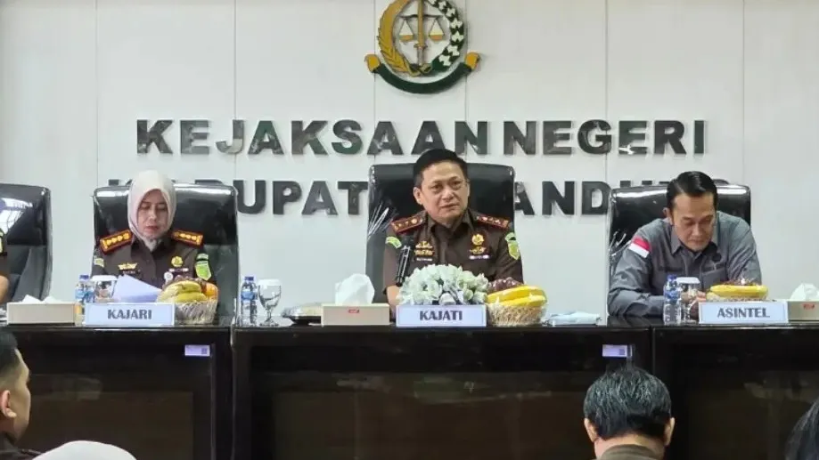 Kajati Jabar melakukan kunjungan kerja Kejari Kab Bandung
