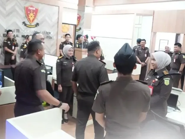 Kajati Jatim menggelar kunjungan kerja ke Kejari Tanjung Perak