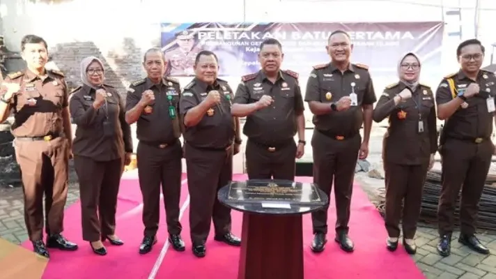 Kajati Jatim menggelar kunjungan kerja ke Kejari Tanjung Perak