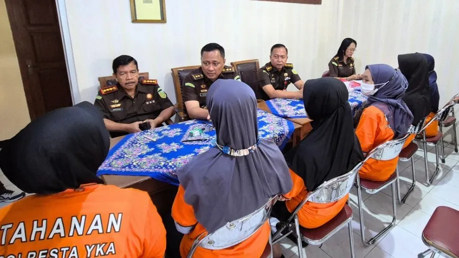 Kejari Yogyakarta Terima Penyerahan 13 Tersangka dan Barang Bukti Perkara Dugaan Kekerasan Anak di Daycare Little Aresha