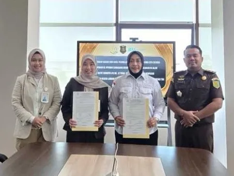Kejari Lombok Tengah Serahkan Bagian Hasil Lelang Benda Sita Eksekusi Terpidana Ir. Nyoman Suwarjana Rp1,33 Milia