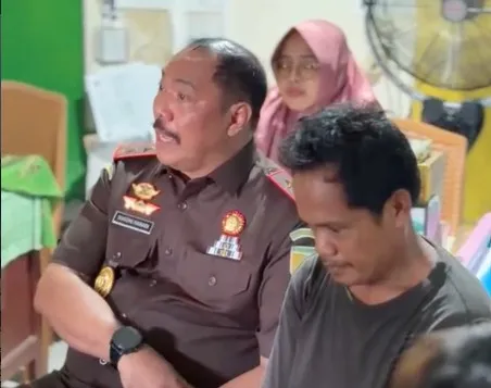 Aksi Menyentuh Kajati Jambi Lunasi Tunggakan Murid MTs Agar Bisa Menebus Ijazah
