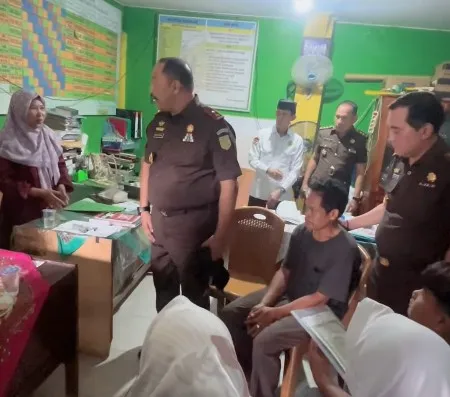 Aksi Menyentuh Kajati Jambi Lunasi Tunggakan Murid MTs Agar Bisa Menebus Ijazah