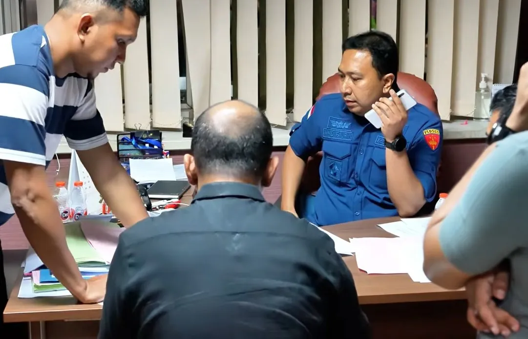 Terjaring OTT. Kejati Sumsel Tetapkan Kepala KUPP Kelas III Sungai Lumpur Sebagai Tersangka Perkara Korupsi Pelayanan Surat Persetujuan Berlayar