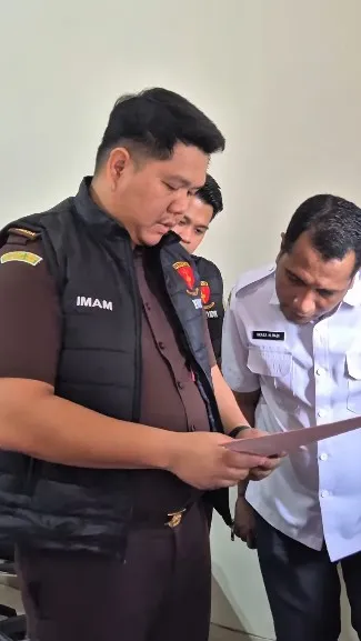 Penyidik Kejari Halmahera Tengah Geledah 3 Kantor Pemerintah Terkait Penyidikan Perkara Gedung Islamic Center