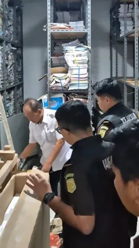 Penyidik Kejari Halmahera Tengah Geledah 3 Kantor Pemerintah Terkait Penyidikan Perkara Gedung Islamic Center