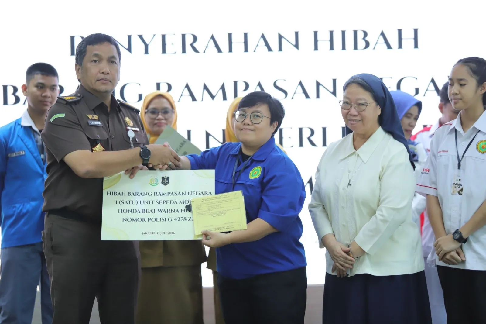 Tutup Partisipasi di Jakarta Fair 2026, BPA Kejaksaan RI Hibah Sepeda Motor kepada 3 SMK di Jakarta