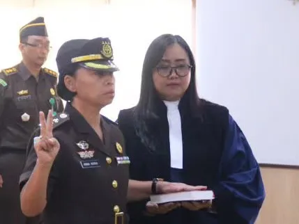 Kajati Bali Lantik Letkol Laut (H/W) Anna Maria, S.H Sebagai Aspidmil