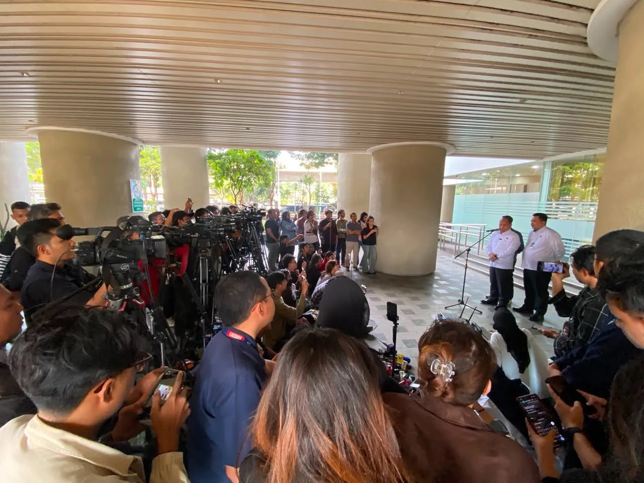 Kapuspenkum Kejagung saat menggelar konpers penerbitan 3 Sprindik perkara dugaan korupsi