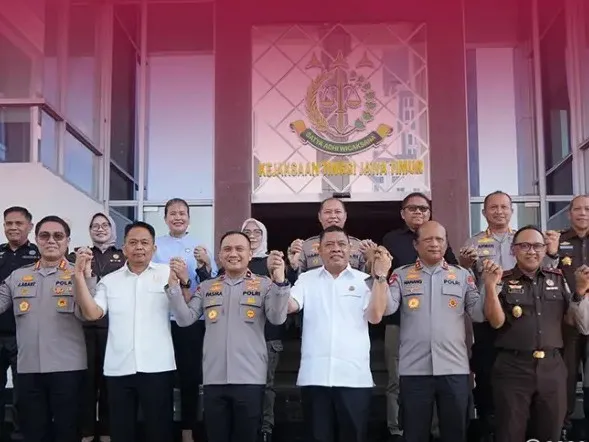 Kajati Jatim menerima kunjungan Kapolda bersama jajaran