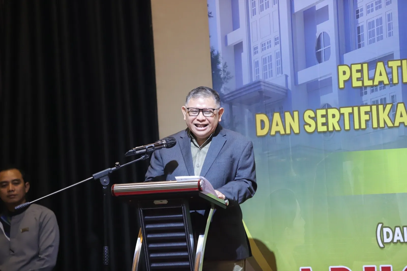 Jamdatun Kejagung, DR. R Narendra Jatna