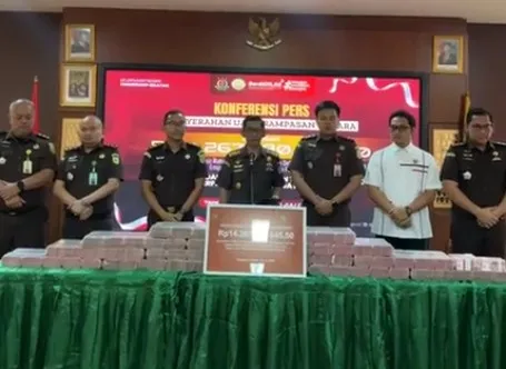 Kejari Tangsel Setorkan Uang Rampasan Negara Rp14,2 Miliar dari Perkara Pinjol