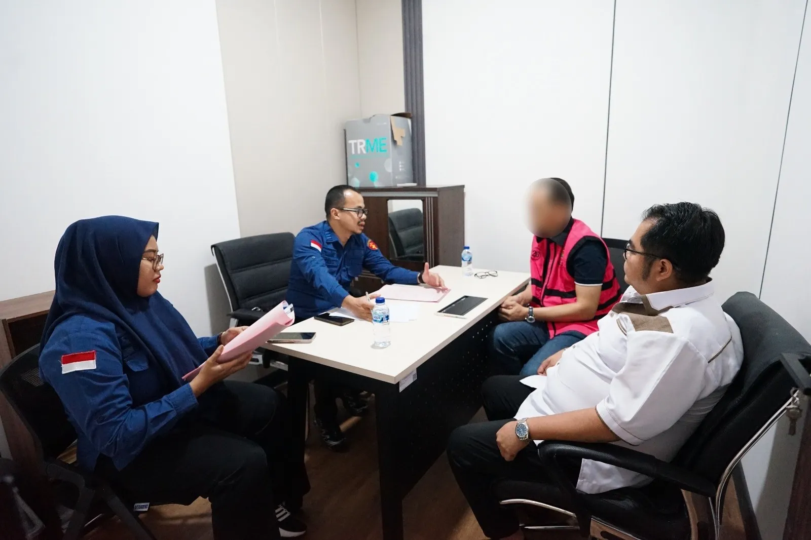 Kejagung Serahkan 4 Tersangka dan Barang Bukti Perkara Penyimpangan Pertambangan PT AKT Kalteng ke JPU Kejari Jakarta Pusat