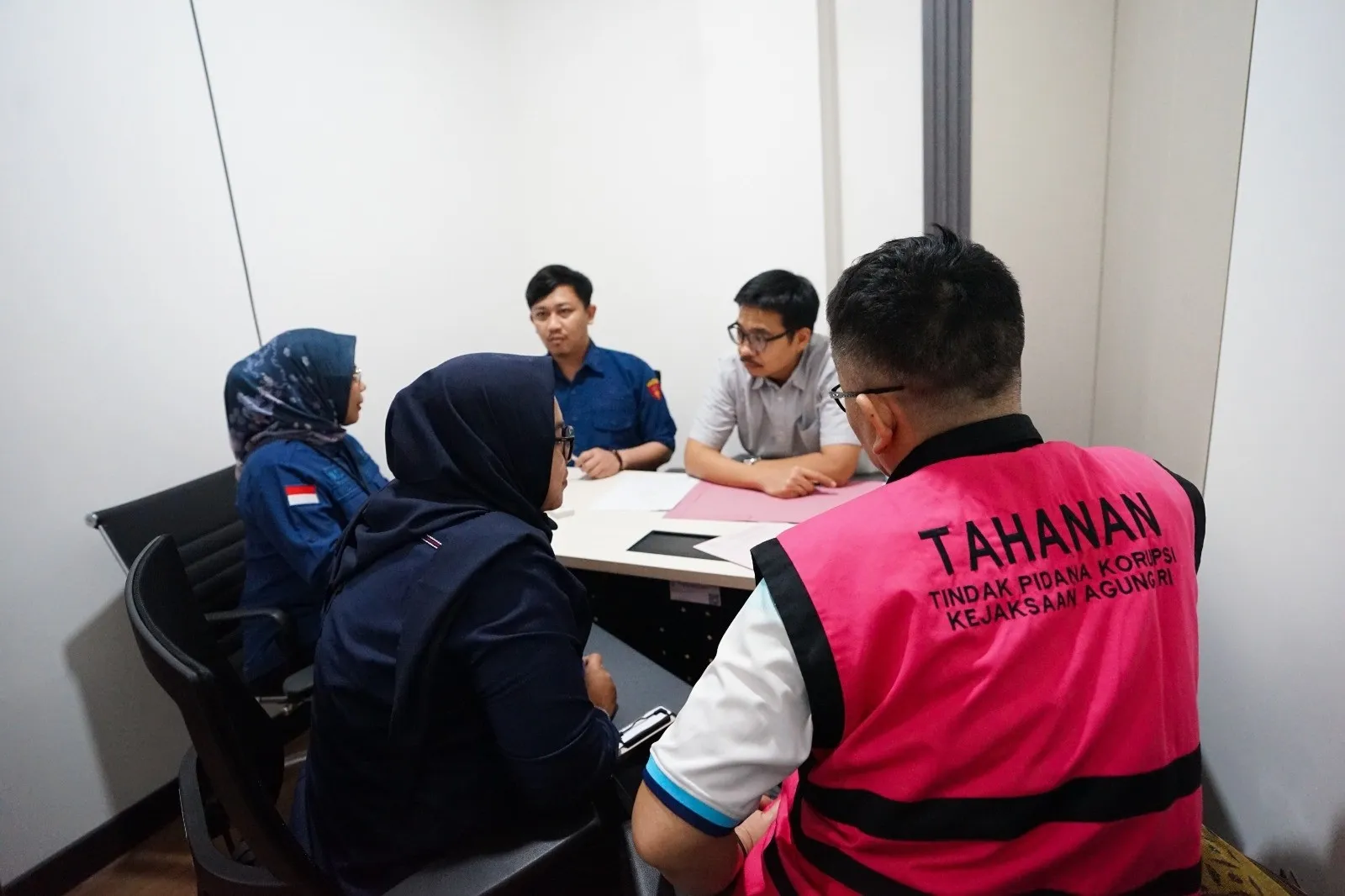 Kejagung Serahkan 4 Tersangka dan Barang Bukti Perkara Penyimpangan Pertambangan PT AKT Kalteng ke JPU Kejari Jakarta Pusat