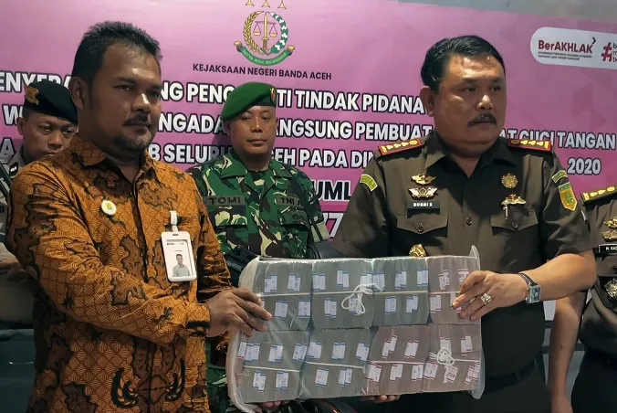 Kejari Banda Aceh Serahkan Uang Pengganti Rp2,56 Miliar dari 5 Terpidana Perkara Korupsi Wastafel dan Sanitasi Sekolah