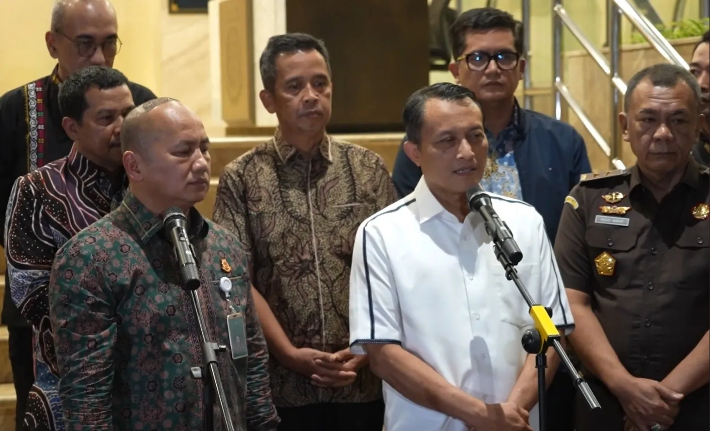 Jamwas selaku Koordinator Tim Sembilan Kejagung bersama tim jaksa dan Kapuspenkum