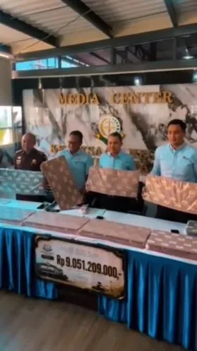 Kejari Surabaya Setor Barang Bukti Uang Rp9,05 Miliar dari Perkara Judi Online ke Kas Negara