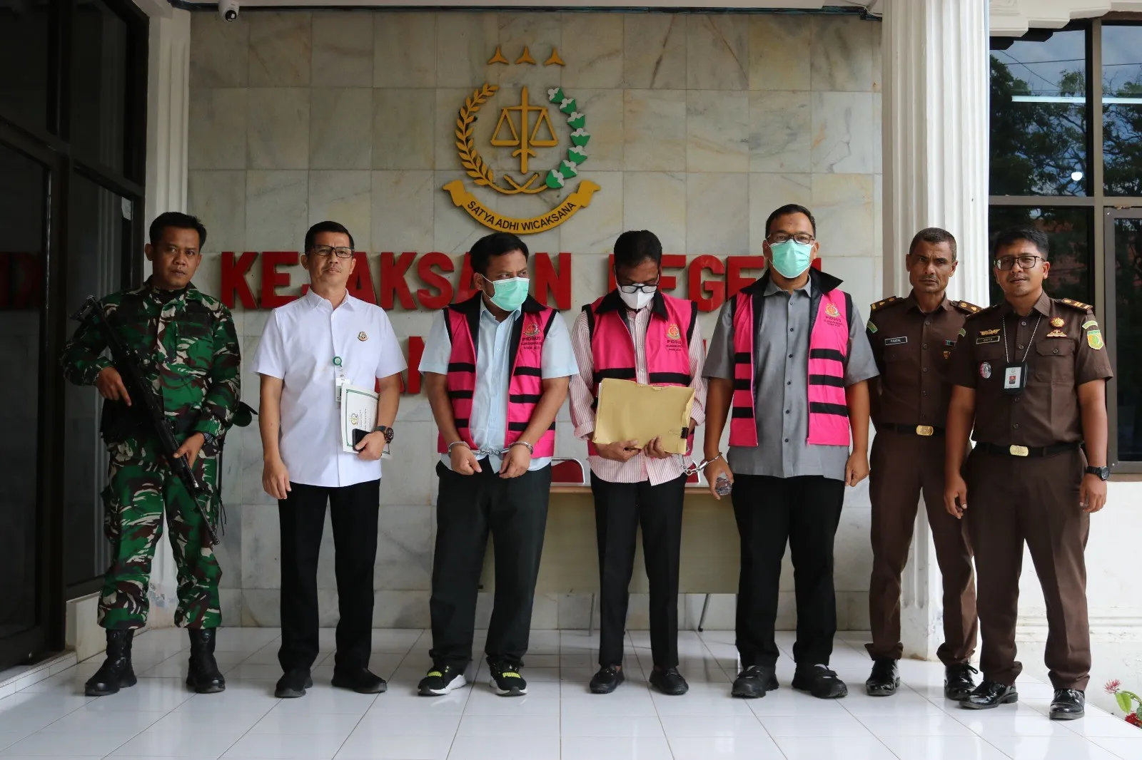 4 Tersangka dan Barang Bukti Perkara Korupsi Pengelolaan Beasiswa BPSDM Dilimpahkan ke Penuntut Umum Kejari Aceh