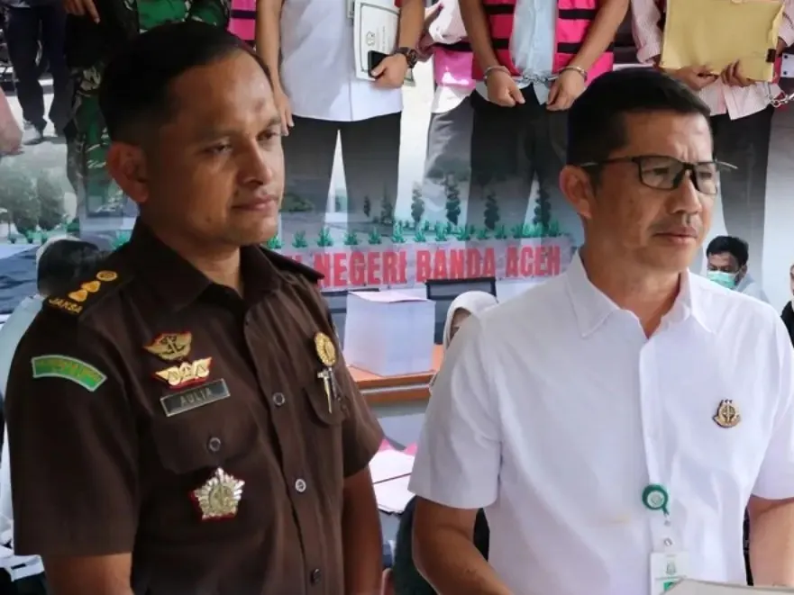 4 Tersangka dan Barang Bukti Perkara Korupsi Pengelolaan Beasiswa BPSDM Dilimpahkan ke Penuntut Umum Kejari Aceh