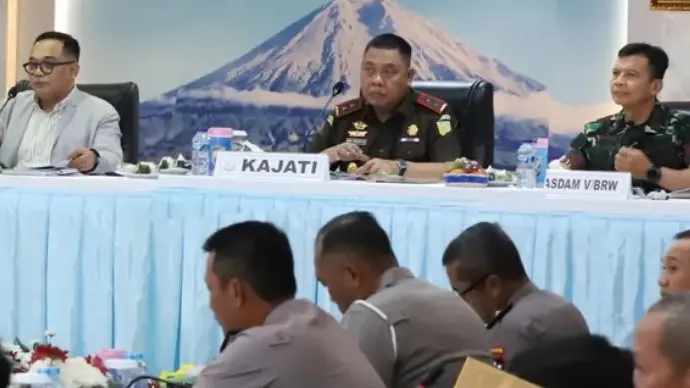 Kajati Jatim Sampaikan Masukan Strategis Penyusunan RUU Penyadapan Saat Menghadiri Kunker Baleg DPR RI