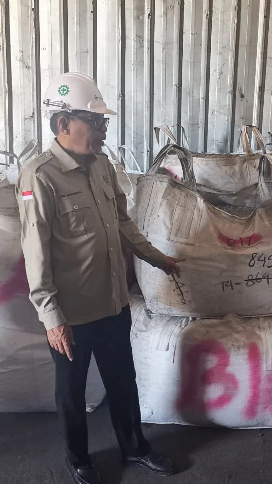Tim UHLBEE pada JAM PIDSUS Sita Eksekusi Aset Timah Terpidana Tamron alias Aon dalam Perkara Tata Kelola Komoditas Timah