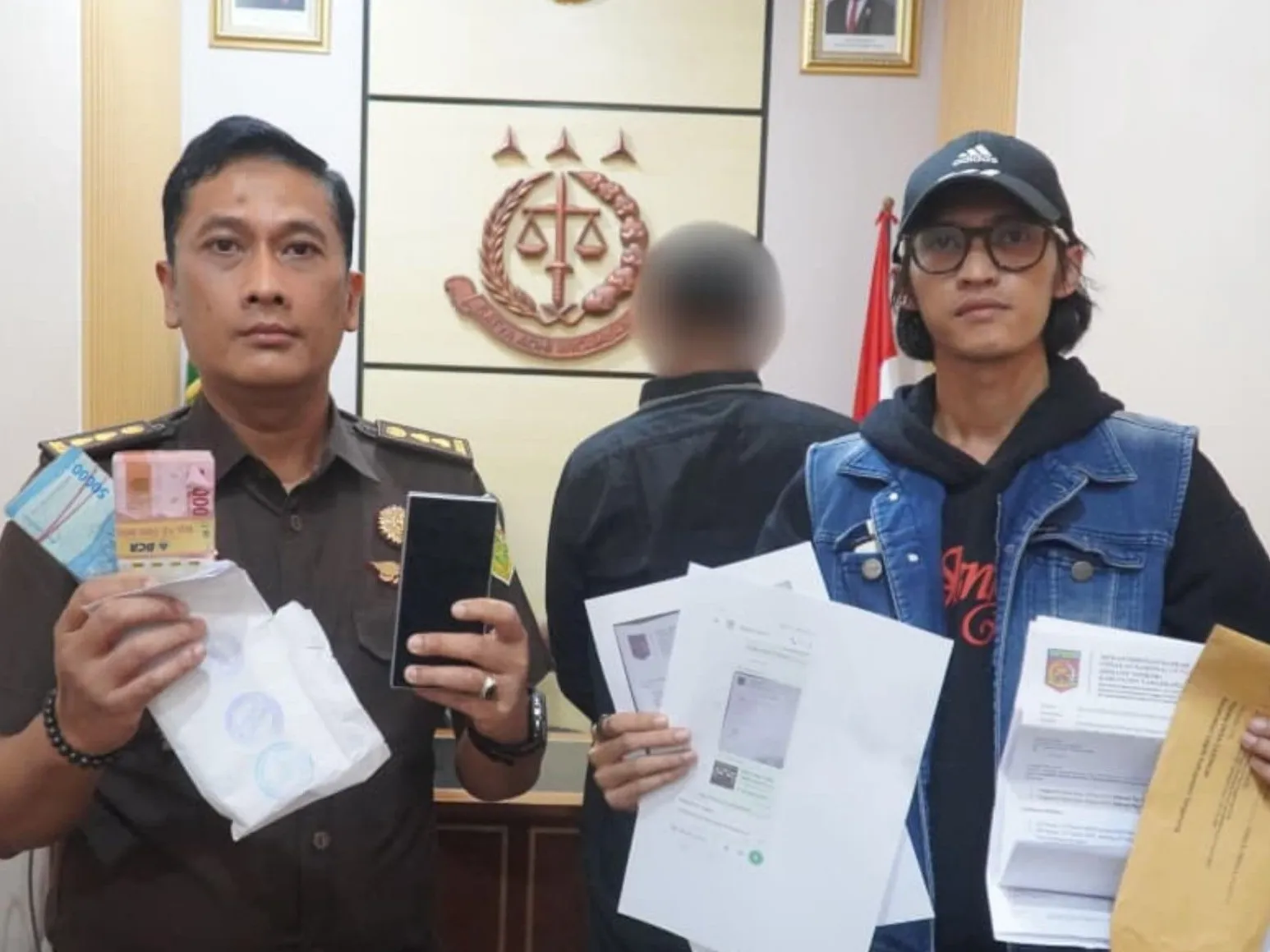 Tim Intelijen Kejari Kab Tangerang Amankan Oknum Anggota LSM Diduga Memeras Kades untuk Tutup Kasus