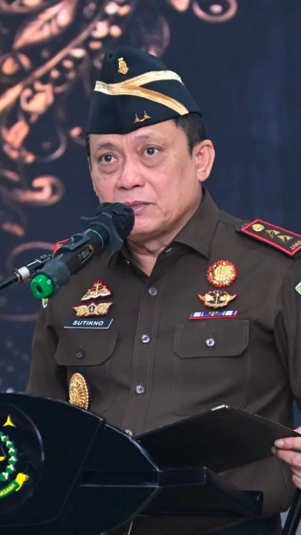 Kajati Dr. Sutikno Lantik 4 Pejabat Baru Kejati Jabar dan 11 Kajari: 