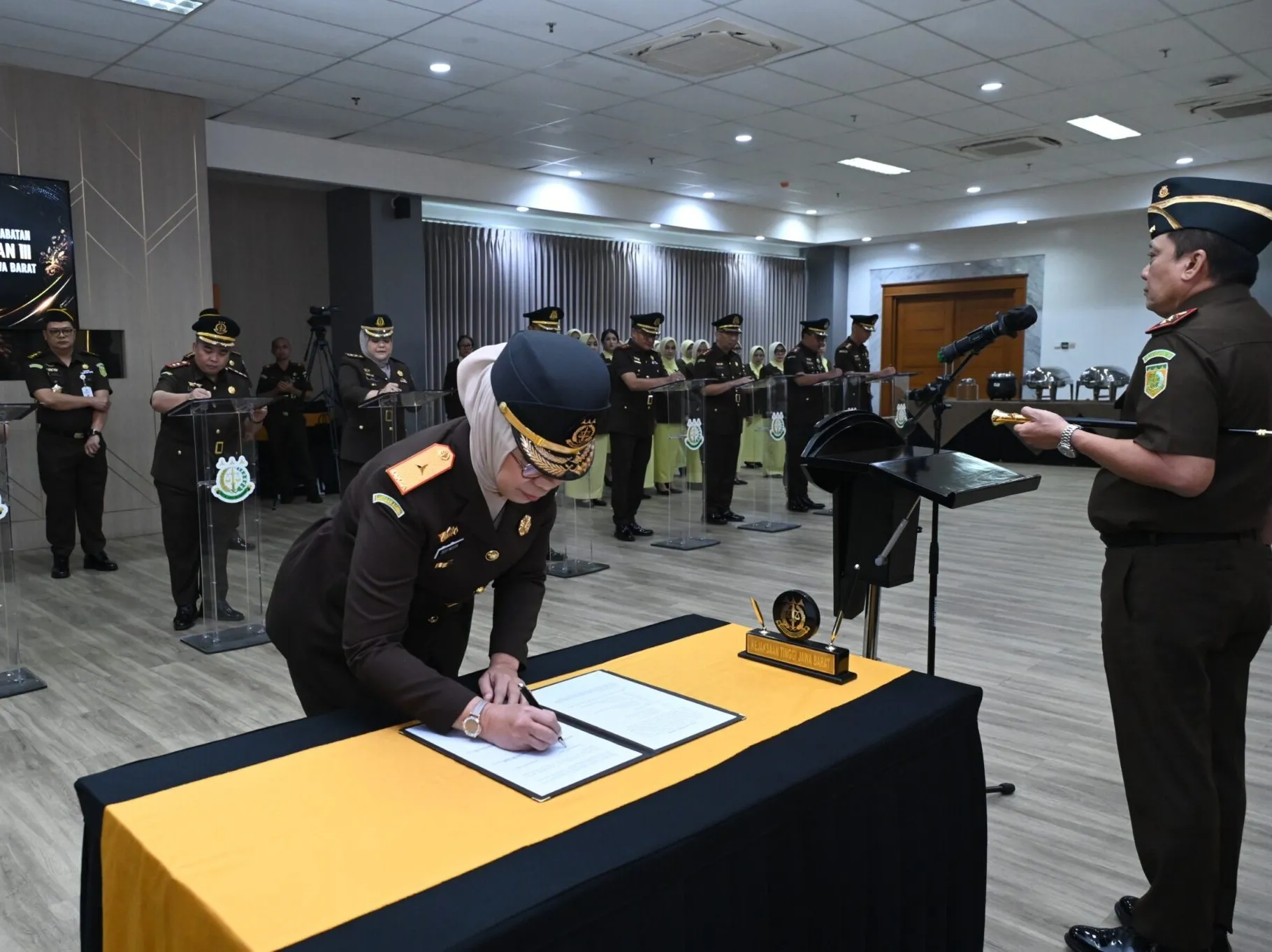 Kajati Jabar Lantik 4 Pejabat Baru dan 11 Kajari: 