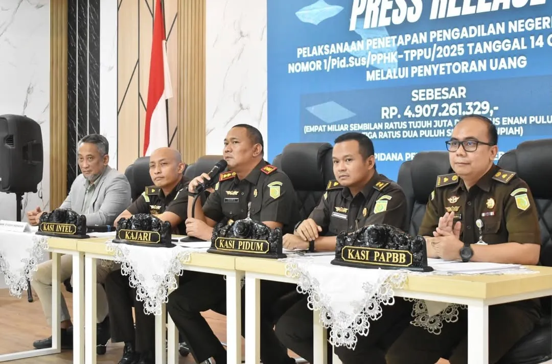 Kejari Tanjung Perak Setor Uang Rampasan Rp4,9 Miliar dari Perkara TPPU Judi Online ke Kas Negara