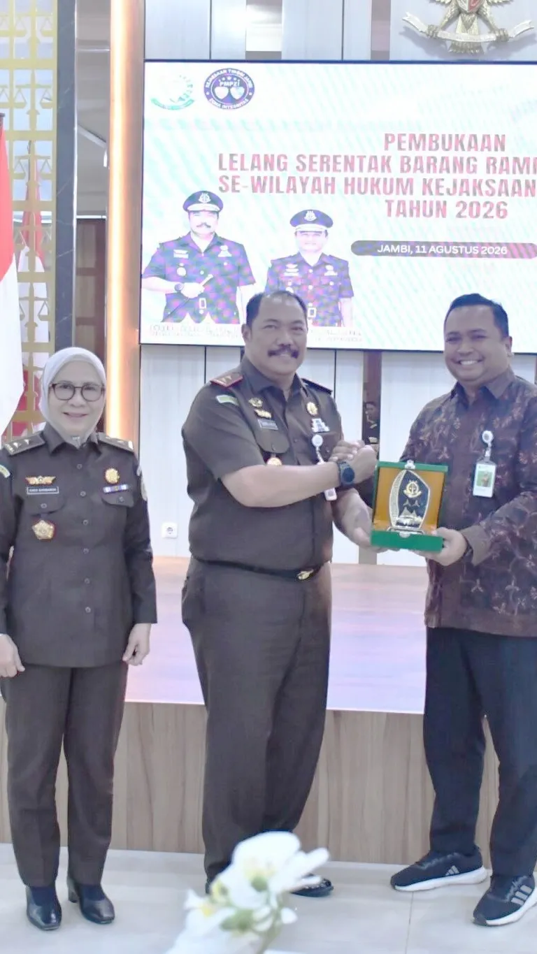 Lelang Serentak Kejati Jambi Disambut Antusias, Objek Lelang Mobil dari Kejari Jambi Ludes Ditawar Peserta