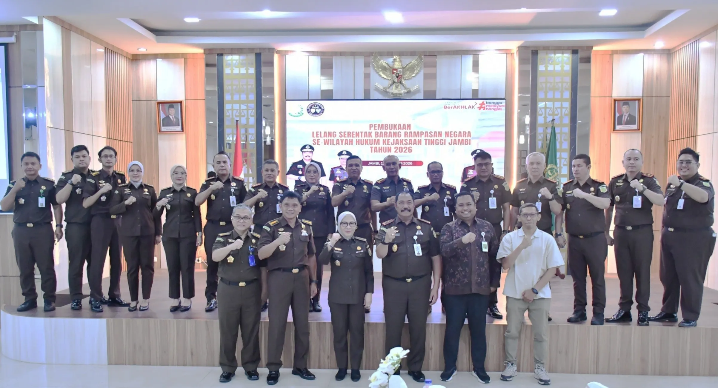 Lelang Serentak Kejati Jambi Disambut Antusias, Objek Lelang Mobil dari Kejari Jambi Ludes Ditawar Peserta