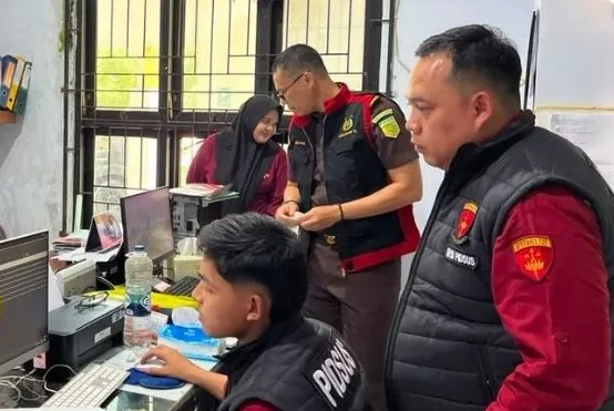 Kejari Palopo Geledah Kantor Dinas PUPR Terkait Penyidikan Perkara Pembangunan Revitalisasi Lapangan Gaspa Tahun 2025