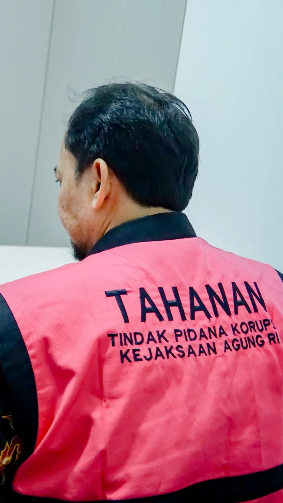 Kejagung Serahkan Tersangka AW dan Barang Bukti Perkara TPPU Suap Gratifikasi Penanganan Perkara ke JPU Kejari Jakpus