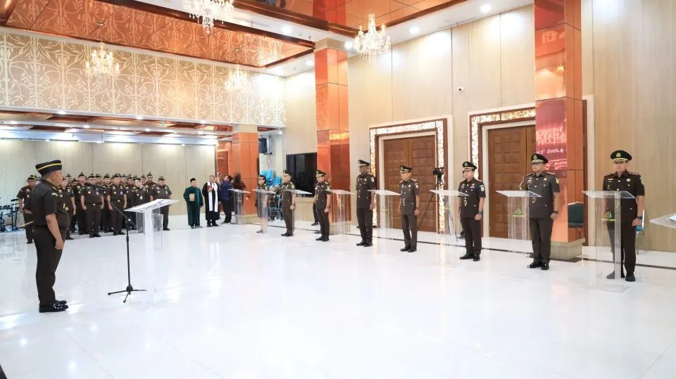 Kajati Jatim Lantik 8 Pejabat Eselon III, Tekankan Responsivitas terhadap Isu Publik