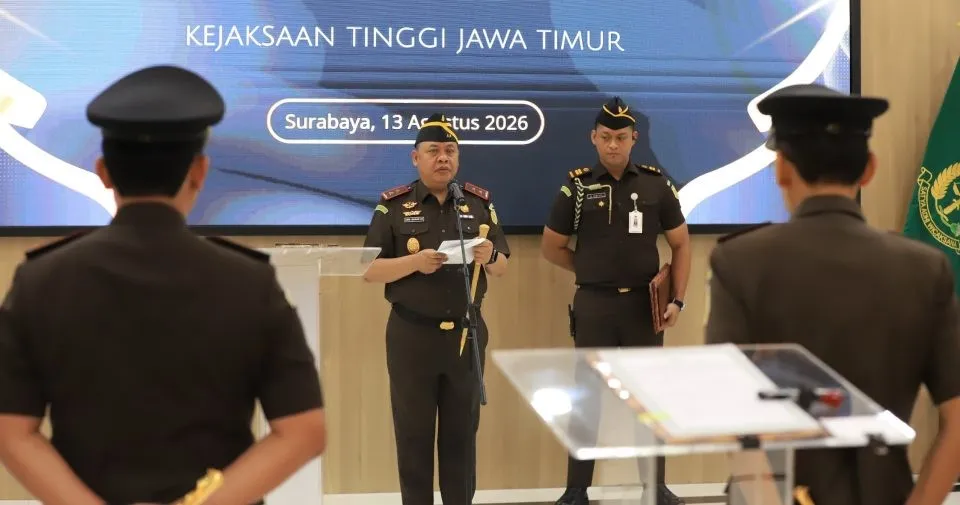 Kajati Jatim Lantik 8 Pejabat Eselon III, Tekankan Responsivitas terhadap Isu Publik