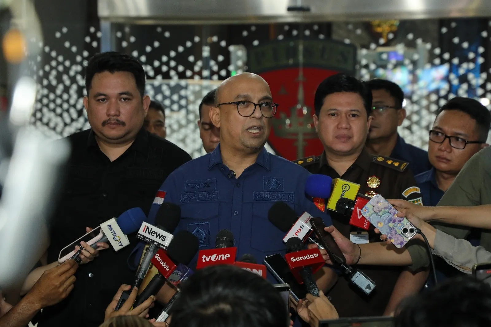Penyidik JAM PIDSUS saat menetapkan tersangka perkara dugaan korupsi pertambangan PT QSS