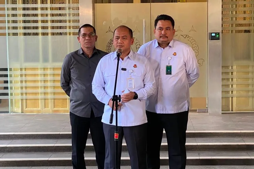 Kapuspenkum Kejagung beserta jajaran saat memberikan keterangan pers