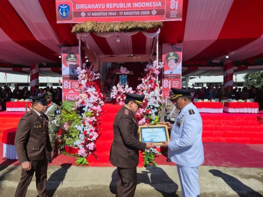 Kejari Timor Tengah Utara Raih 2 Penghargaan dari Pemkab dan Kejagung di Bulan Kemerdekaan RI
