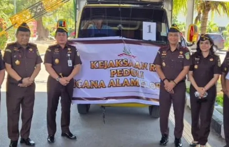 Kejaksaan RI Melalui Kejati NTT Salurkan Bantuan Kemanusiaan untuk Korban Bencana Gempa Bumi Flores