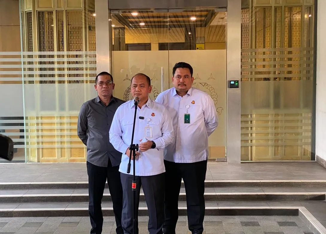 Kapuspenkum Anang Supriatna, S.H., M.H., bersama jajaran Puspenkum saat memberikan keterangan pers