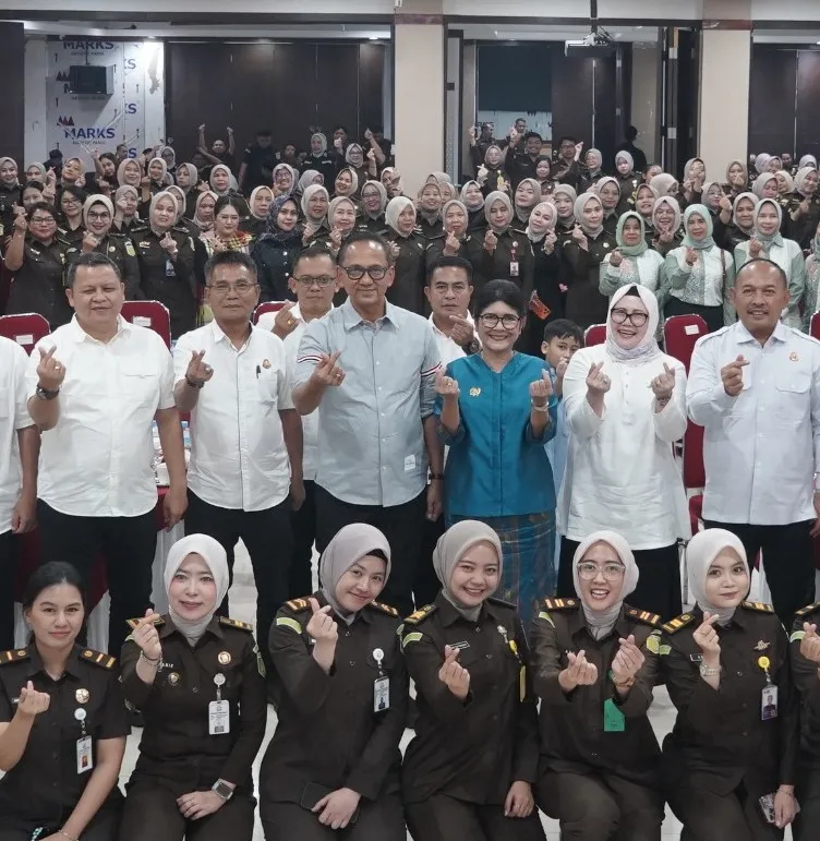 Makna Personal di Balik Pose Saranghaeyo