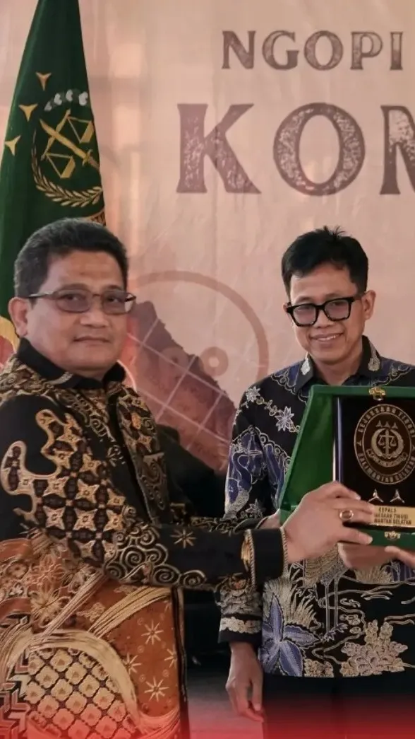 Hadir Ngopi Sore, Kejati Sulsel dan Komjak RI Diskusi Penegakan Hukum bersama Mahasiswa Universitas Achmad Yani Banjarmasin