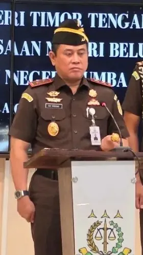 Kajati NTT Lantik 3 Kajari Baru, Tekankan Integritas, Profesionalitas, dan Tanggung Jawab