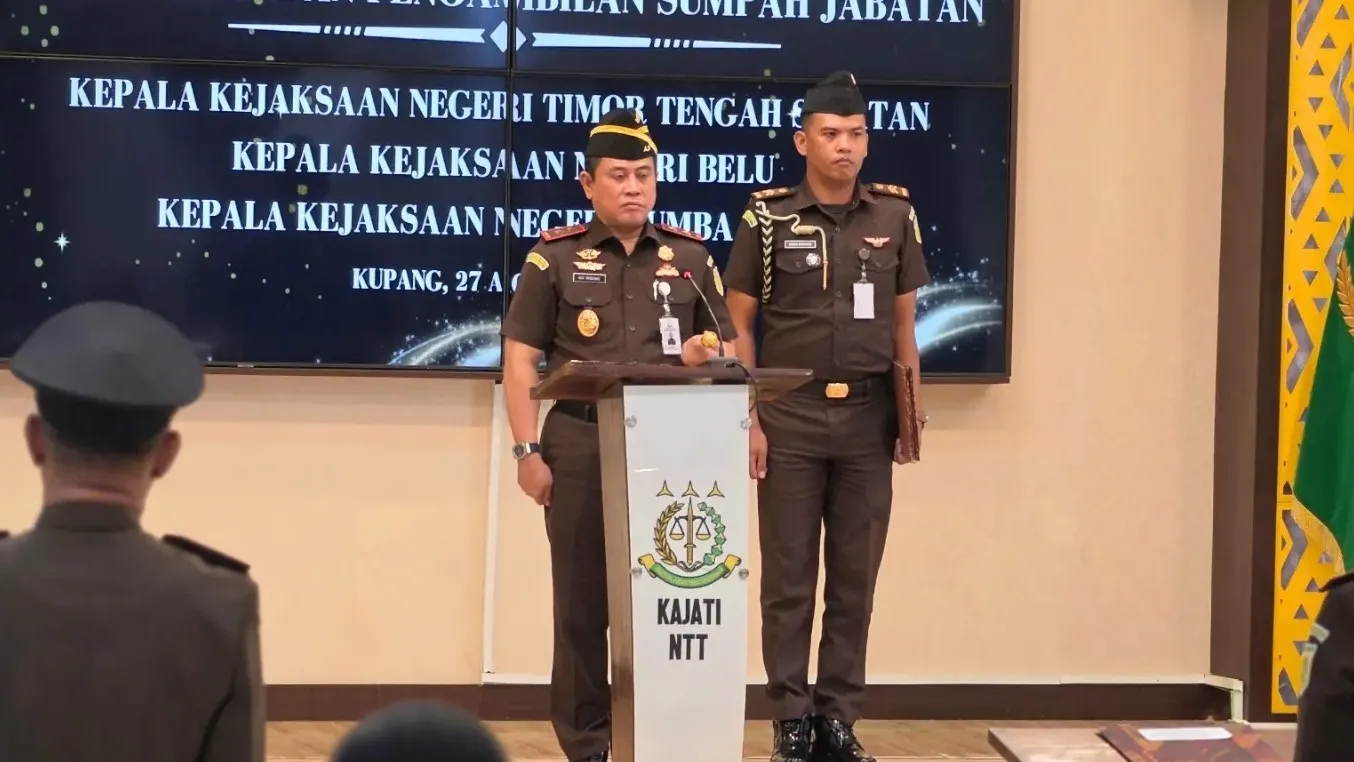 Kajati NTT Lantik 3 Kajari Baru, Tekankan Integritas, Profesionalitas, dan Tanggung Jawab
